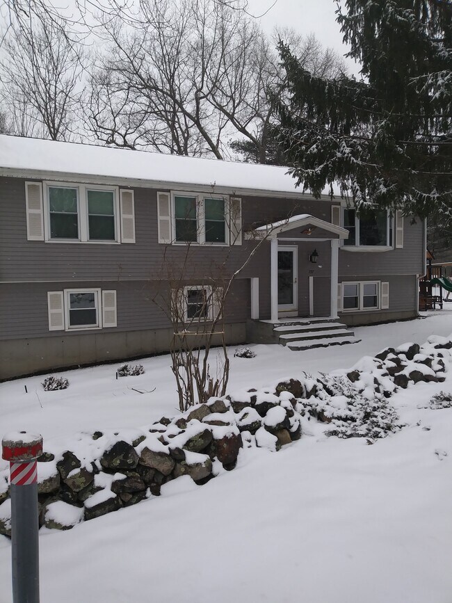 157 Lake St Rentals in Middleton, MA