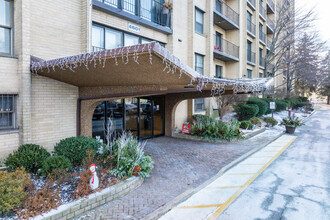 Lincolnwood Suites in Chicago, IL - Building Photo - Building Photo