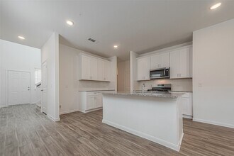 325 Maple Bark Trl in Willis, TX - Building Photo - Building Photo