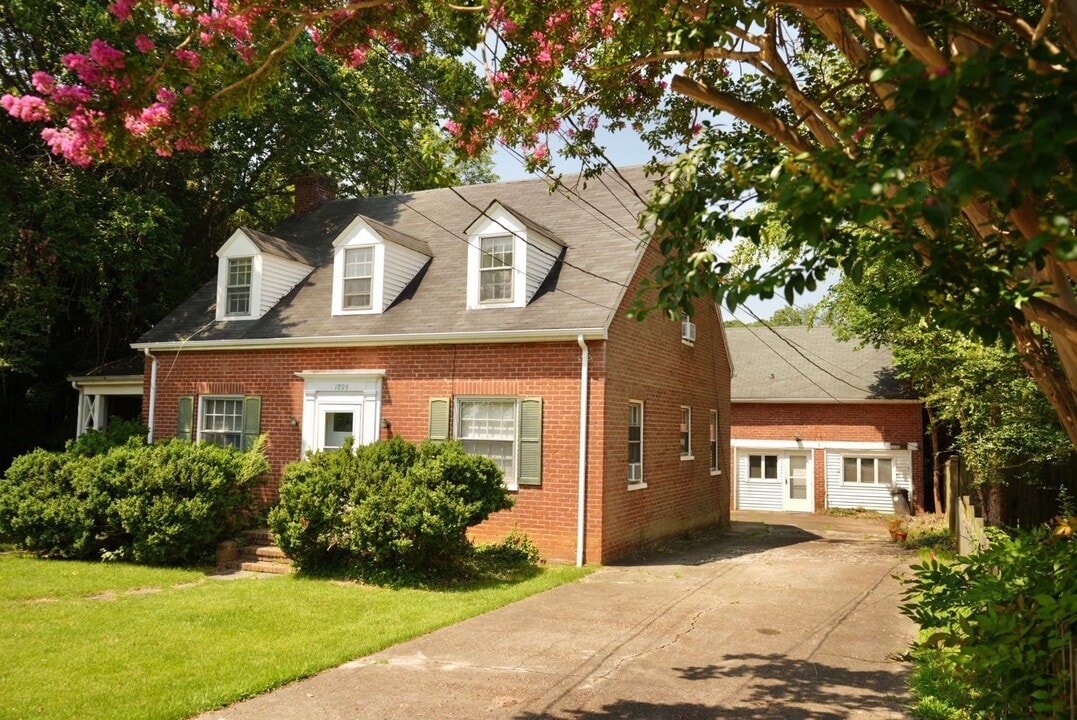 109 Piedmont Ave N in Charlottesville, VA - Building Photo