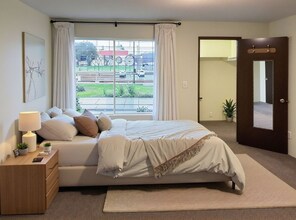 8858 Interlake Ave N in Seattle, WA - Building Photo - Building Photo