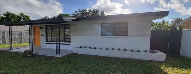 property at 2513 Island Dr