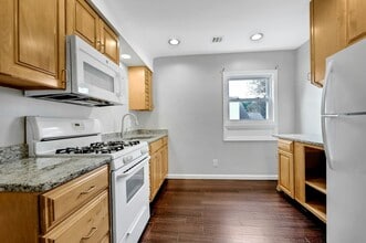 215 New Milford Ave in Dumont, NJ - Building Photo - Building Photo