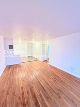 15601 Schoolcraft Rd, Unit 8 in Detroit, MI - Building Photo - Building Photo