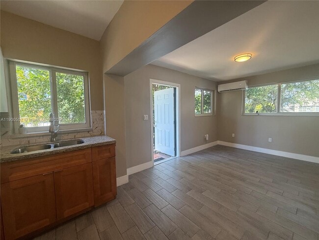 2343 NW 14th St in Miami, FL - Building Photo - Building Photo