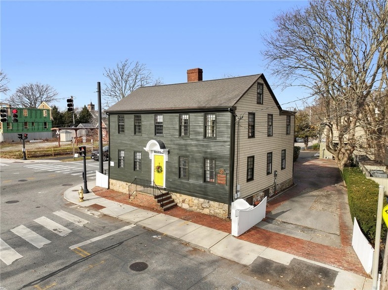 31 Bridge St, Unit 4221 W. Dunlap Ave. #366 in Newport, RI - Building Photo