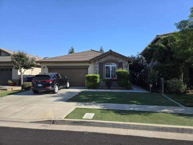 7417 E Cortland Ave in Fresno, CA - Building Photo