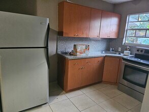 826 NW 75th St in Miami, FL - Building Photo - Building Photo