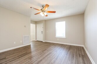 1204 Smalls Ct in La Vergne, TN - Building Photo - Building Photo