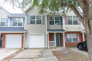 268 Swaying Pine Ct in Crestview, FL - Building Photo