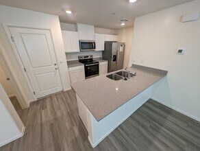5019 Chapin Mesa Ave in Enterprise, NV - Building Photo - Building Photo