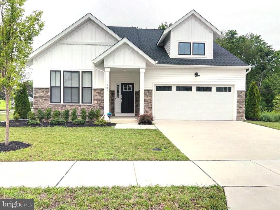 521 Davis Fls Dr in Newark, DE - Building Photo