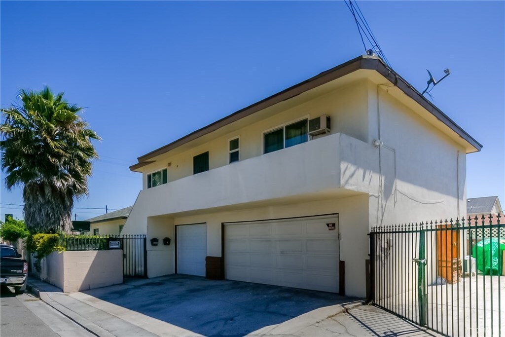 13508 Doty Ave in Hawthorne, CA - Foto de edificio
