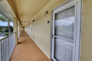 8294 Key Royal Cir in Naples, FL - Building Photo