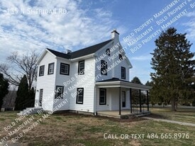 135 N Sheridan Rd in Newmanstown, PA - Building Photo