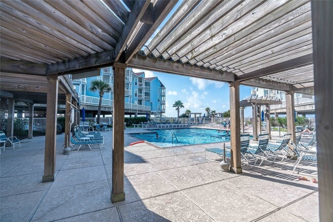 10811 Termini-San Luis Pass Rd in Galveston, TX - Foto de edificio - Building Photo
