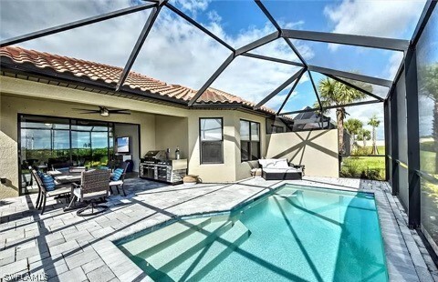 15158 Tolmino St in Naples, FL - Foto de edificio