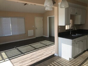 3690 Spyglass Way in Oceanside, CA - Foto de edificio - Building Photo