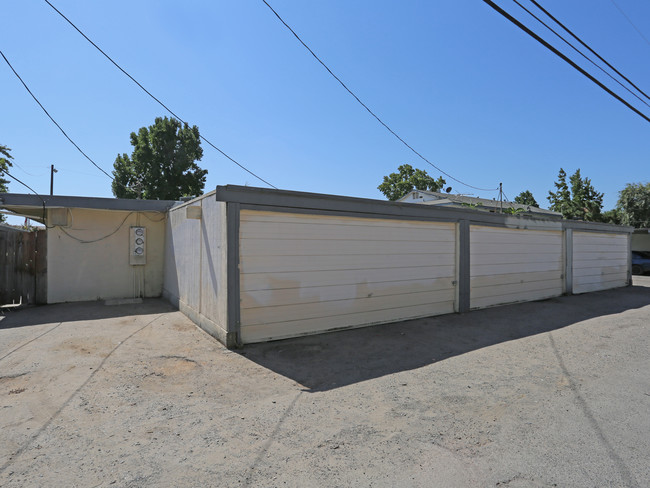 3351 E Fairmont Ave in Fresno, CA - Building Photo - Building Photo