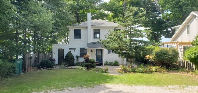 2405 Lakefront Dr in Holland, MI - Building Photo - Building Photo