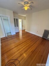 520 Cambridge St, Unit 6A in Cambridge, MA - Foto de edificio - Building Photo