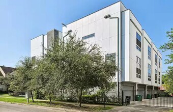 2830 Clay St in Houston, TX - Building Photo - Building Photo