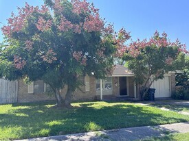 5813 Norvel Dr in Corpus Christi, TX - Building Photo