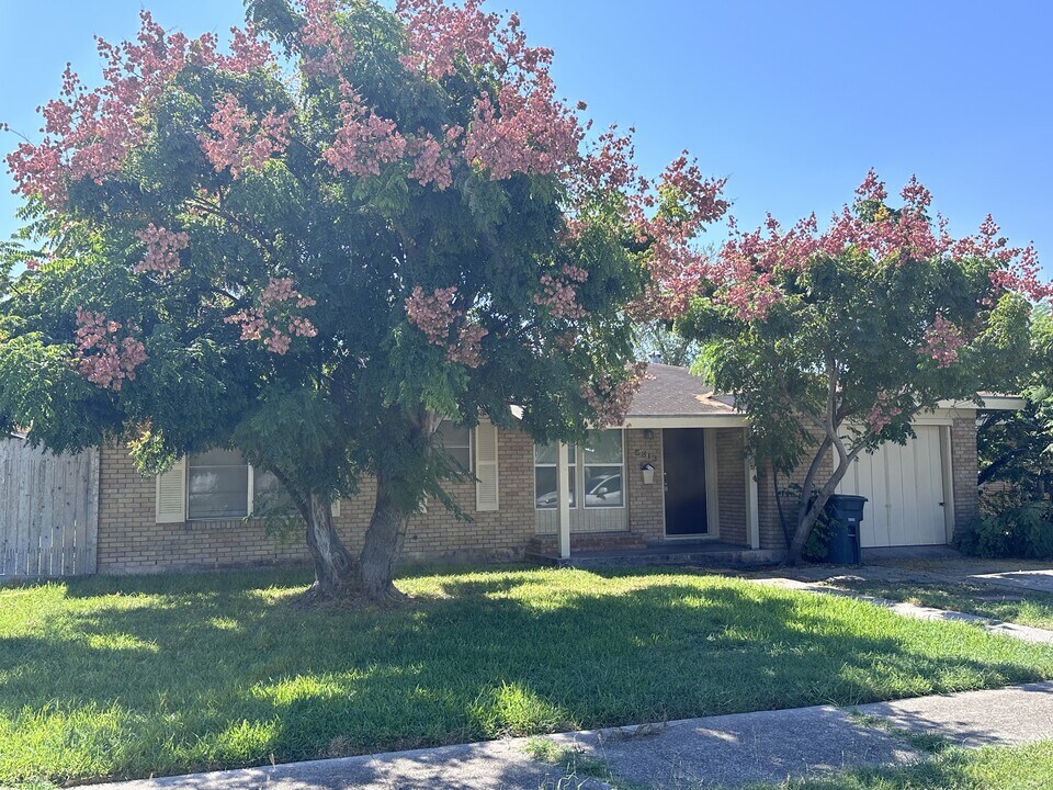 5813 Norvel Dr in Corpus Christi, TX - Building Photo