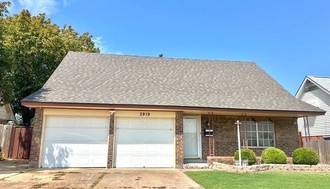 property at 3919 SE 14th Pl