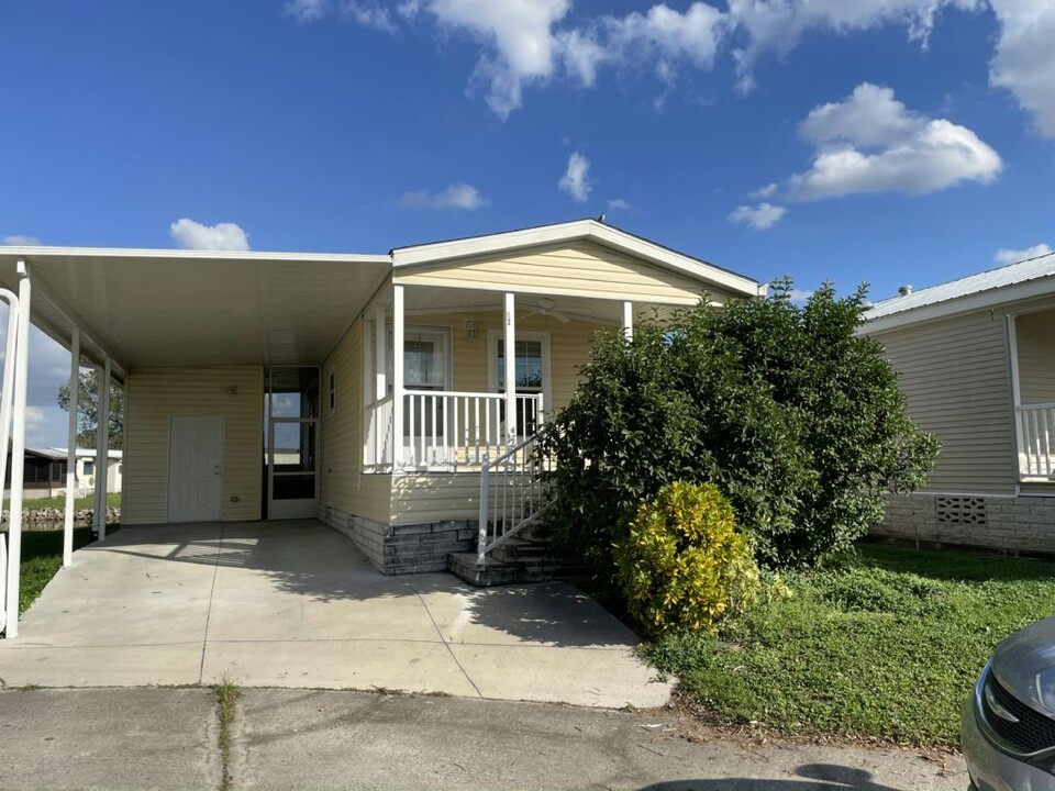 32 Peacock Point in Plant City, FL - Building Photo