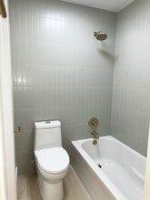 1652 Dover Ct, Unit 1652 Dover Ct Unit C in Wheaton, IL - Building Photo - Building Photo