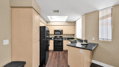 Santa Rosa in Phoenix, AZ - Foto de edificio - Building Photo