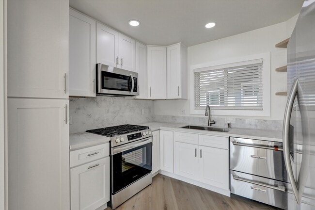 811 Buena Vista in San Clemente, CA - Foto de edificio - Building Photo