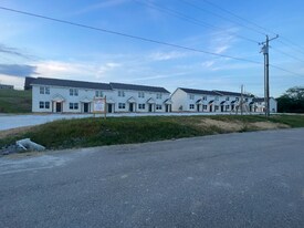 43 Jacksons Ln in Woodbury, TN - Building Photo