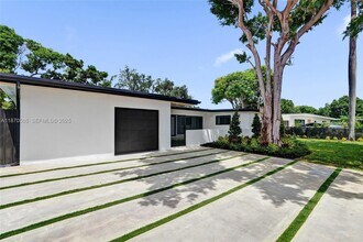 1931 NE 186th Dr in North Miami Beach, FL - Building Photo - Building Photo