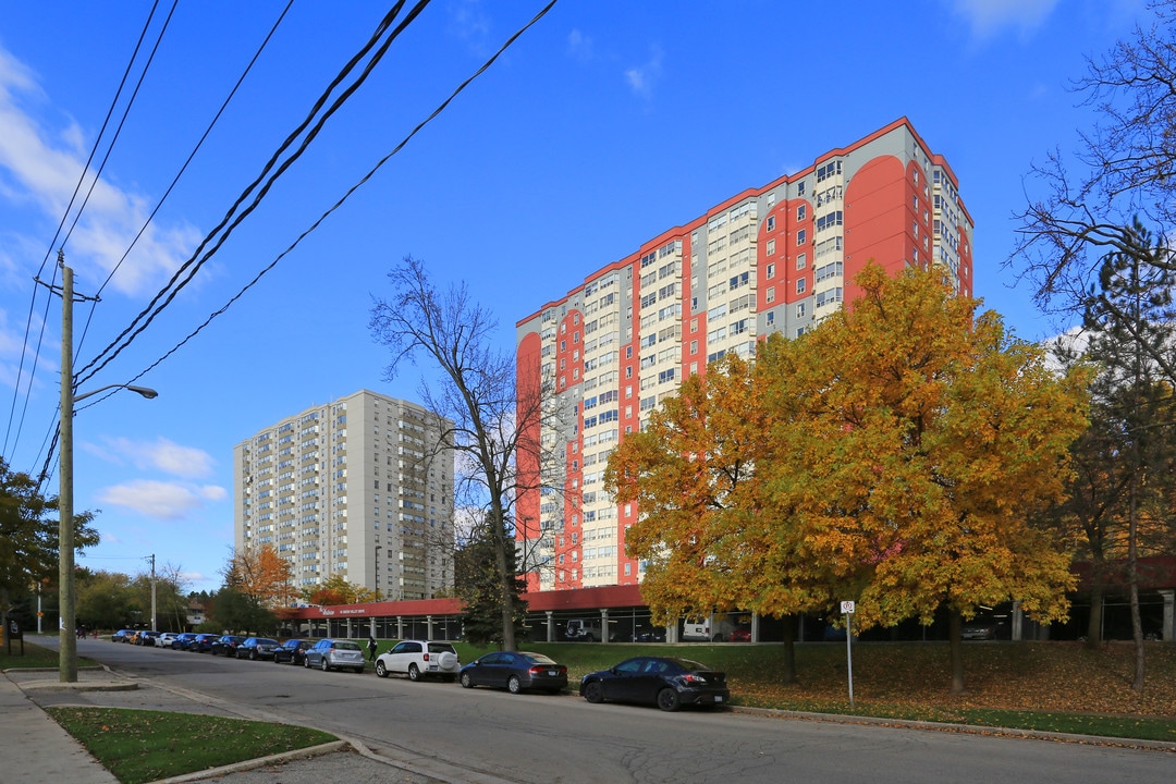 Green Valley Place Apartments in Kitchener, ON - Building Photo