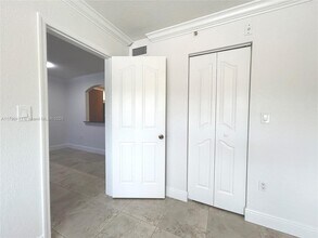 445 SW 11th St, Unit 104 in Miami, FL - Building Photo - Building Photo
