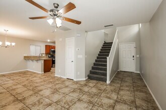 5260 Judkins Dr in Las Vegas, NV - Foto de edificio - Building Photo