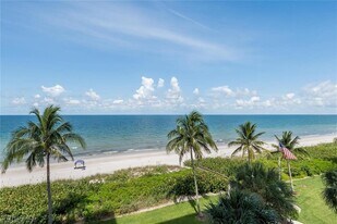 10691 Gulf Shore Dr in Naples, FL - Building Photo