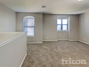 320 Apricot Dr in Kyle, TX - Foto de edificio - Building Photo