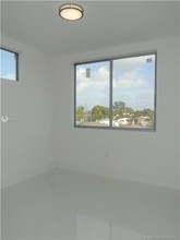 510 foster Rd-Unit -101 in Hallandale Beach, FL - Building Photo - Building Photo