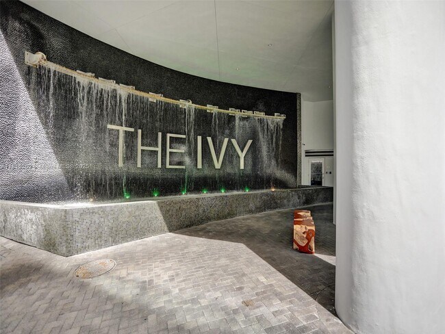 90 SW 3rd St in Miami, FL - Building Photo - Building Photo