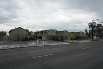 Midway Apartments in Madera, CA - Building Photo - Building Photo