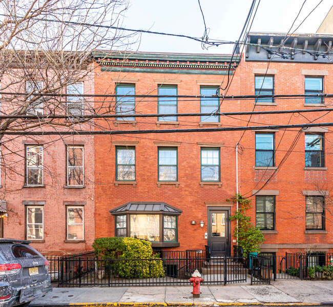 121 Bloomfield St in Hoboken, NJ - Building Photo - Building Photo