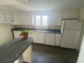 100 Beech Hill Rd in Exeter, NH - Building Photo - Building Photo