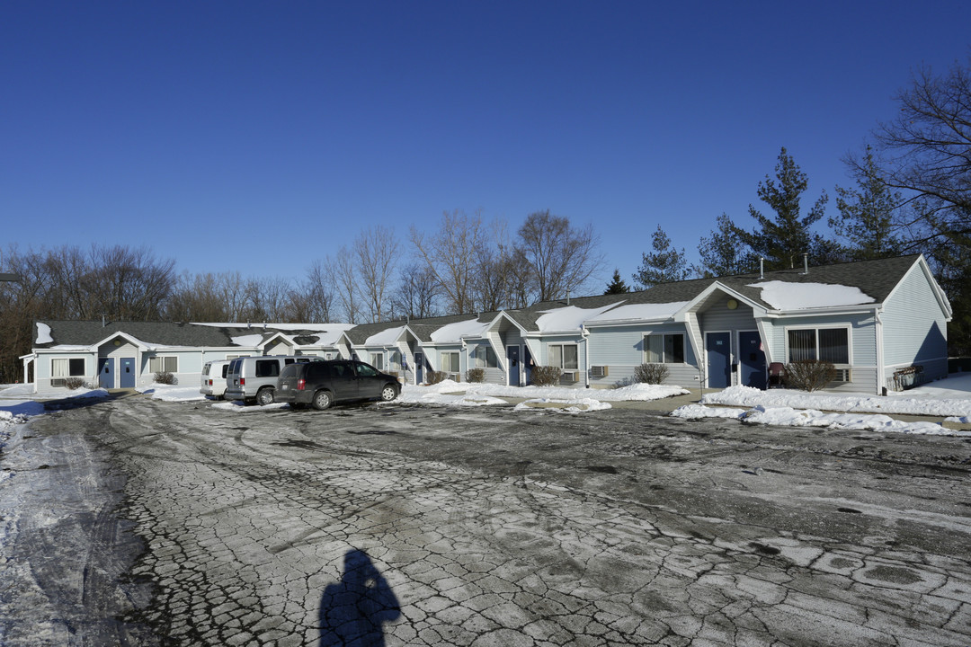 Leonard Pines in Grand Rapids, MI - Building Photo