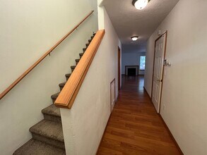 109 SE 84th Ave in Portland, OR - Building Photo - Building Photo