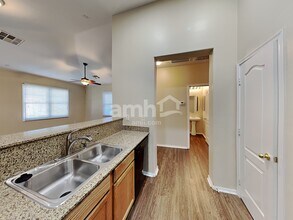 5617 S 21st Pl in Phoenix, AZ - Foto de edificio - Building Photo