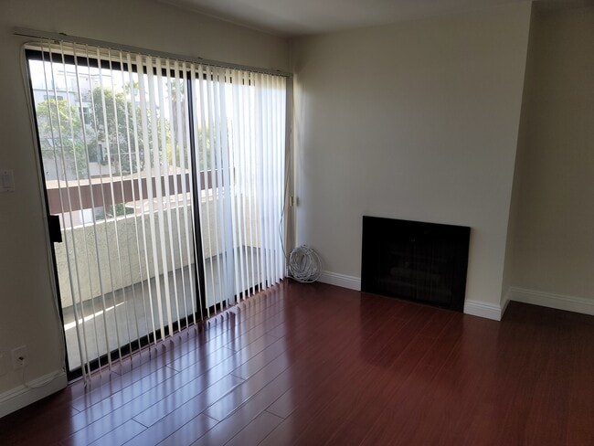 1421 16th St, Unit 8 in Santa Monica, CA - Building Photo - Building Photo