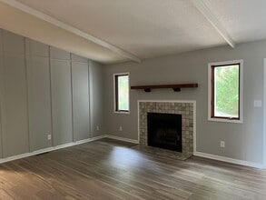 116 Lookout Dr, Unit B in Asheville, NC - Foto de edificio - Building Photo